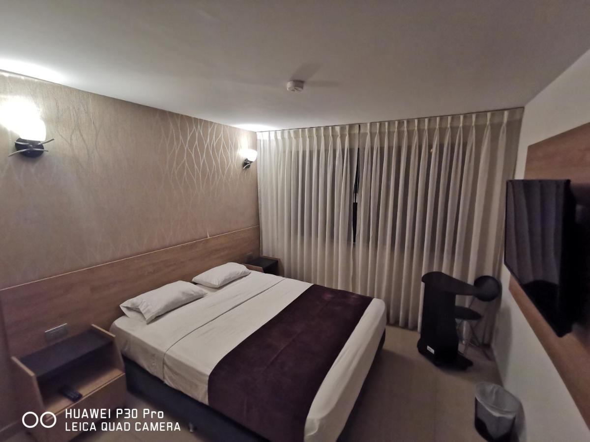 Hotel Lindsay Манисалес Екстериор снимка